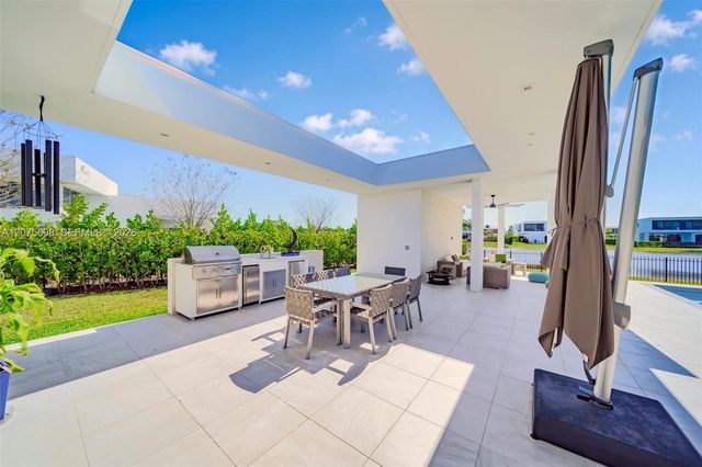 16600 Sunset Way, Weston, FL 33326