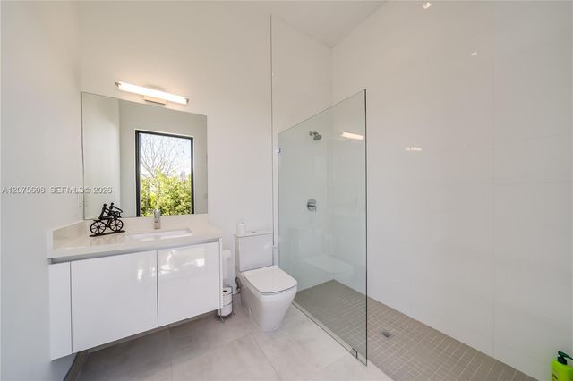 16600 Sunset Way, Weston, FL 33326