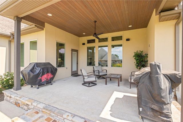 500 Oakleaf Trail, Centerton, AR 72719