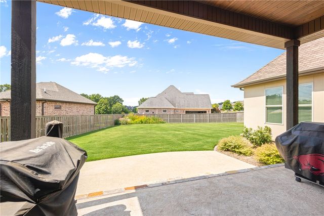 500 Oakleaf Trail, Centerton, AR 72719
