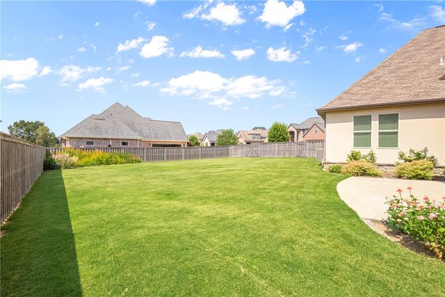 500 Oakleaf Trail, Centerton, AR 72719