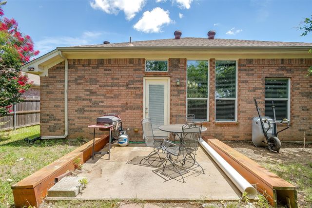 304 Limestone Drive, Alvarado, TX 76009