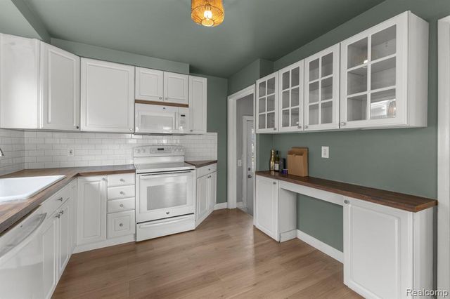 20447 Carlysle Street, Dearborn, MI 48124