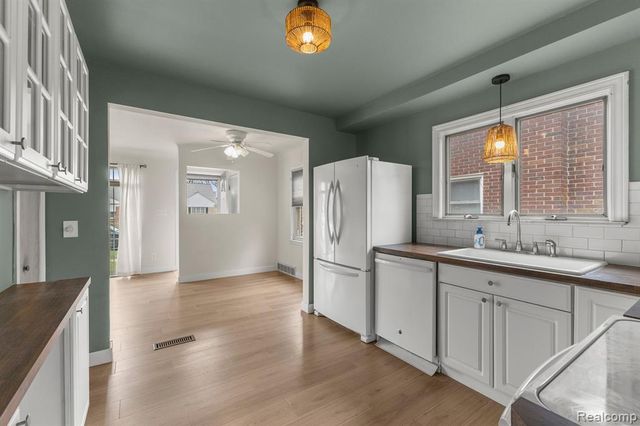 20447 Carlysle Street, Dearborn, MI 48124