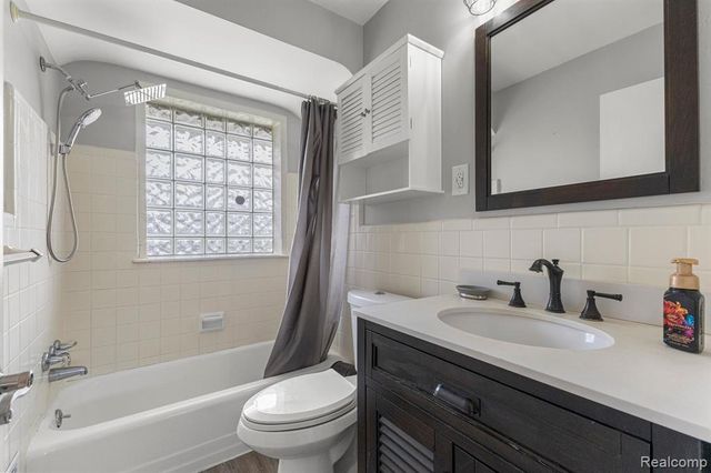 20447 Carlysle Street, Dearborn, MI 48124