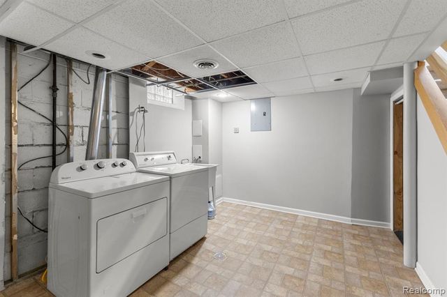 20447 Carlysle Street, Dearborn, MI 48124