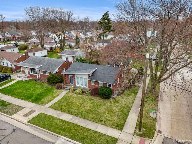 20447 Carlysle Street, Dearborn, MI 48124