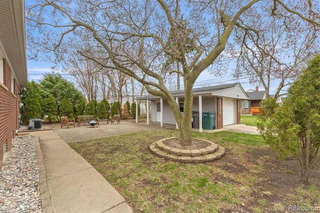 20447 Carlysle Street, Dearborn, MI 48124