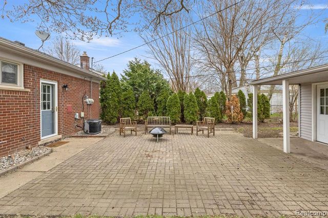 20447 Carlysle Street, Dearborn, MI 48124