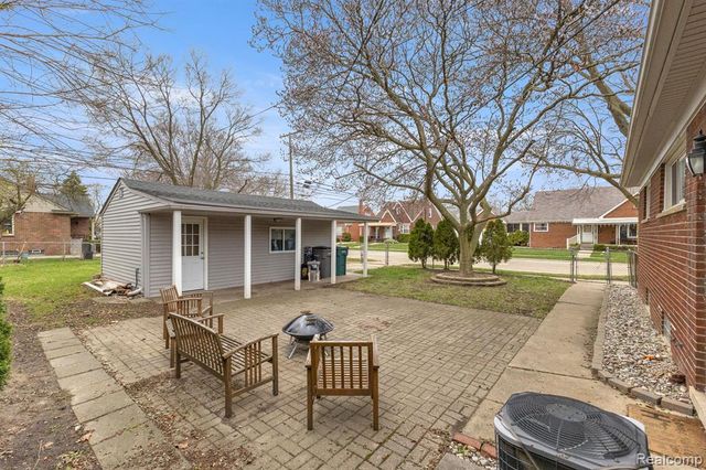 20447 Carlysle Street, Dearborn, MI 48124