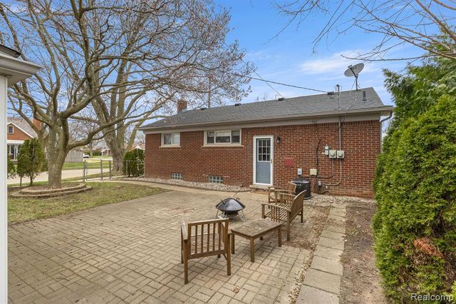 20447 Carlysle Street, Dearborn, MI 48124