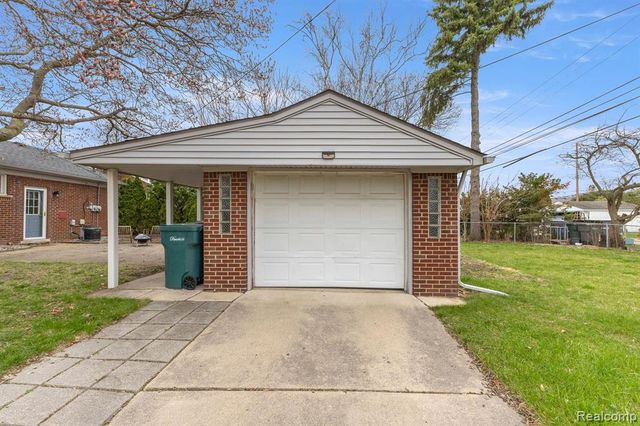 20447 Carlysle Street, Dearborn, MI 48124