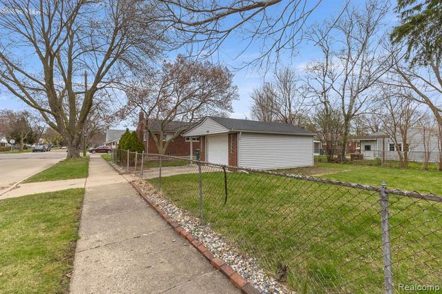20447 Carlysle Street, Dearborn, MI 48124