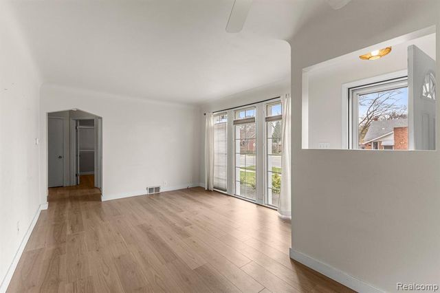 20447 Carlysle Street, Dearborn, MI 48124