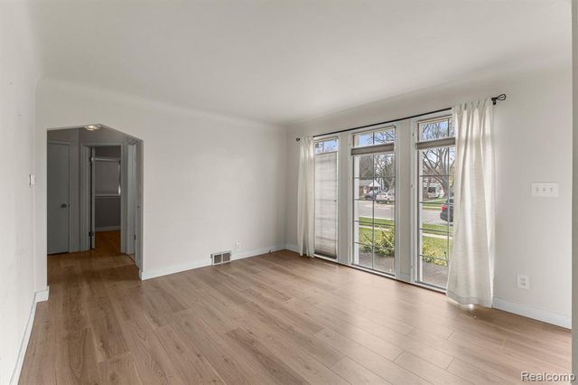 20447 Carlysle Street, Dearborn, MI 48124