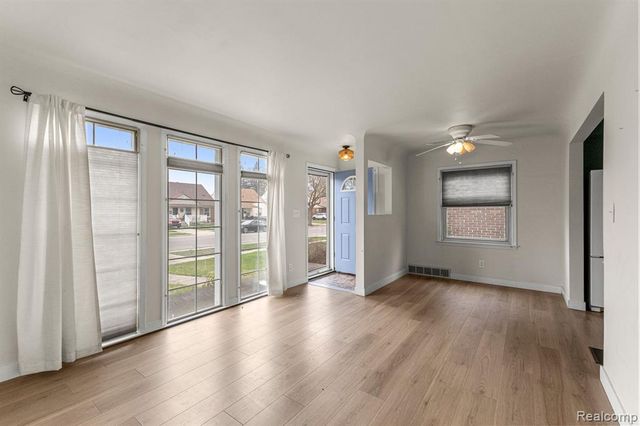 20447 Carlysle Street, Dearborn, MI 48124