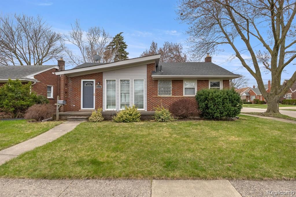 20447 Carlysle Street, Dearborn, MI 48124