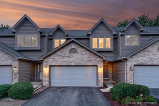 548 Silver Aspen Circle 548, Crystal Lake, IL 60014
