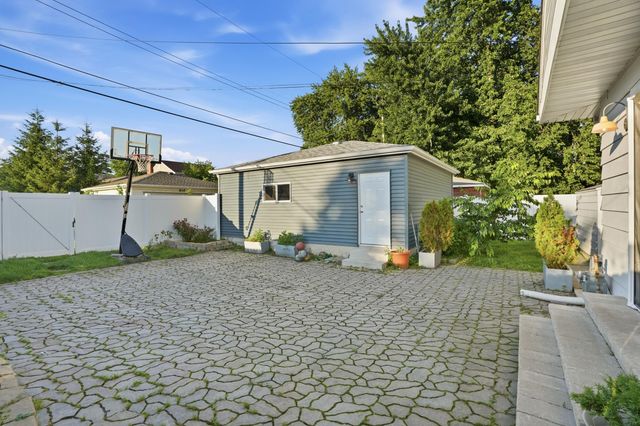 237 Sunnyside Avenue, Munster, IN 46321