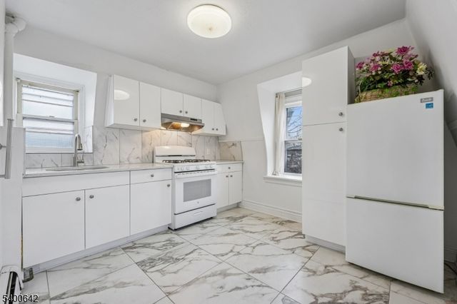 24 Franklin Pl, Summit City, NJ 07901