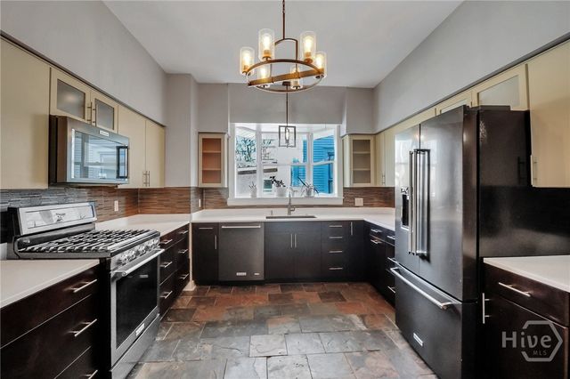 809 E Henry Street, Savannah, GA 31401