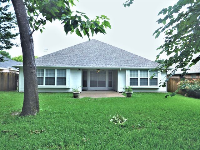 516 Chateau Court, Denton, TX 76209