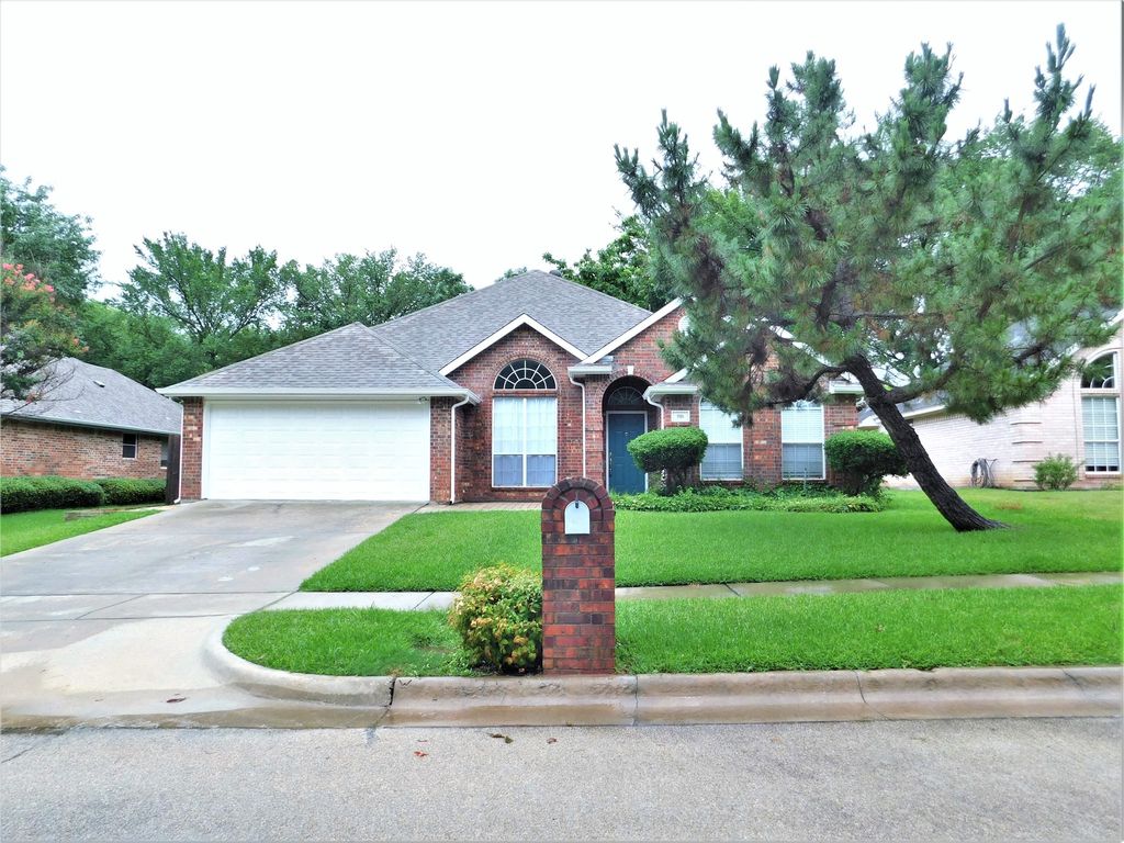 516 Chateau Court, Denton, TX 76209