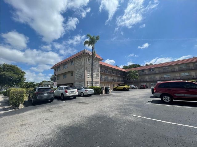 3930 Crystal Lake Drive 315, Pompano Beach, FL 33064
