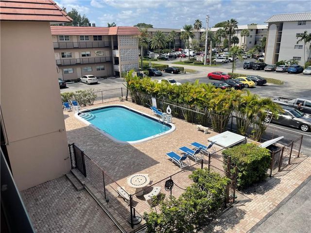 3930 Crystal Lake Drive 315, Pompano Beach, FL 33064