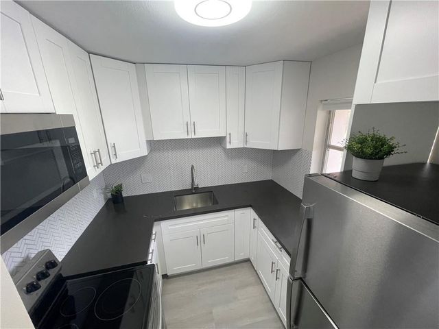 3930 Crystal Lake Drive 315, Pompano Beach, FL 33064