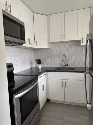 3930 Crystal Lake Drive 315, Pompano Beach, FL 33064