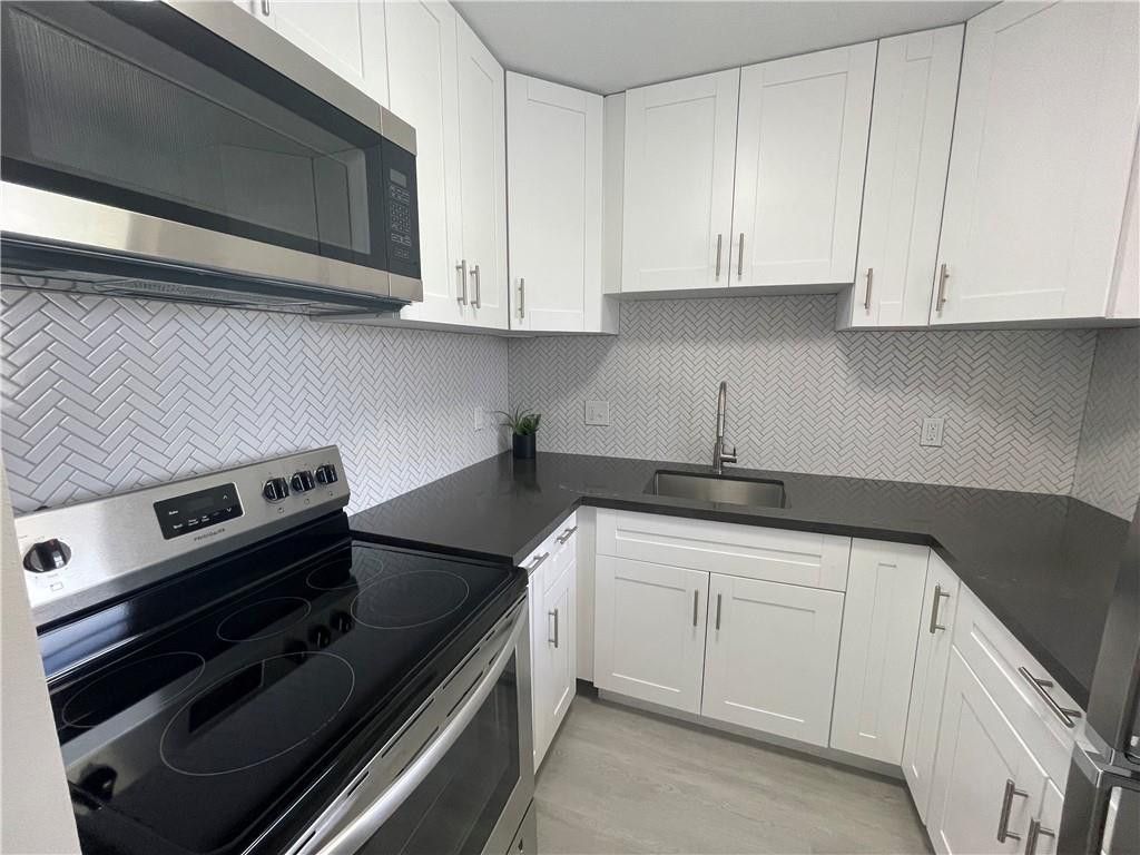 3930 Crystal Lake Drive 315, Pompano Beach, FL 33064