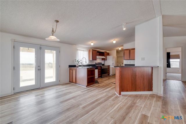 250 Rocky Road, Lockhart, TX 78644