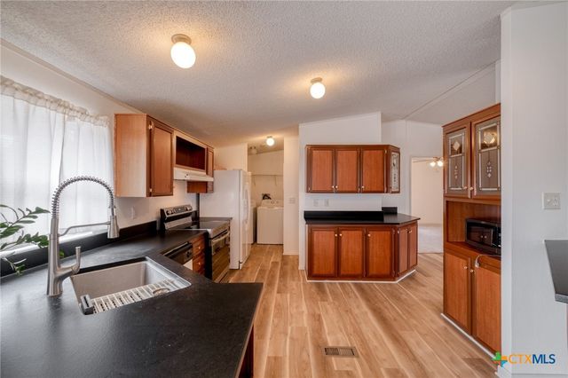 250 Rocky Road, Lockhart, TX 78644