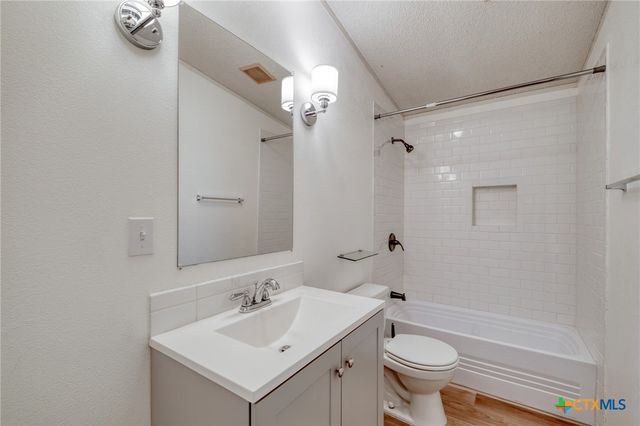 250 Rocky Road, Lockhart, TX 78644