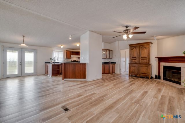 250 Rocky Road, Lockhart, TX 78644