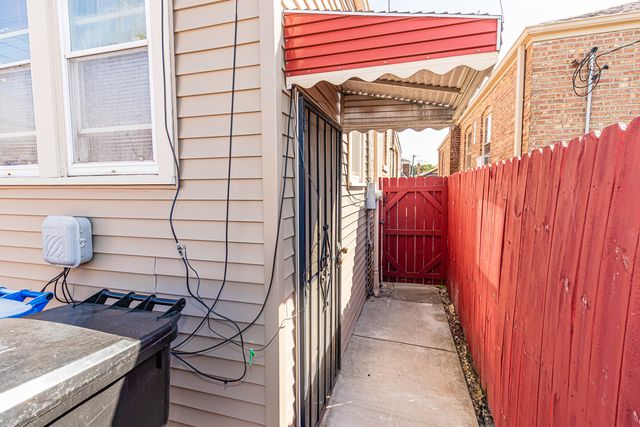 10714 S Eberhart Avenue, Chicago, IL 60628