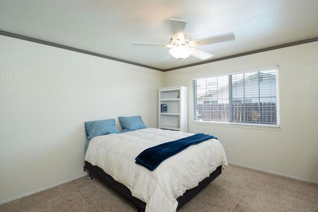 512 Thompson Way, Escalon, CA 95320