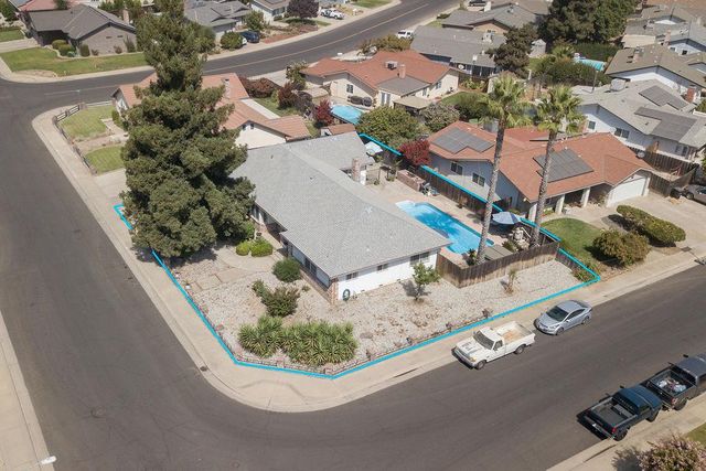 512 Thompson Way, Escalon, CA 95320