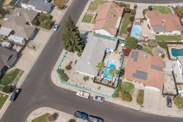 512 Thompson Way, Escalon, CA 95320