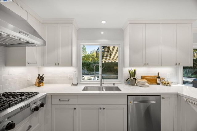 90 Princeton Ct, Danville, CA 94526