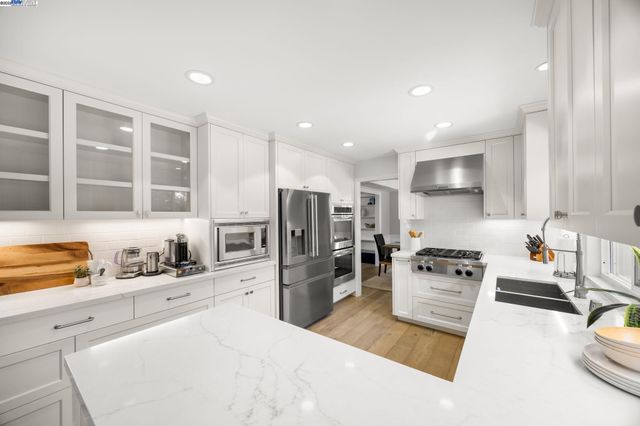 90 Princeton Ct, Danville, CA 94526