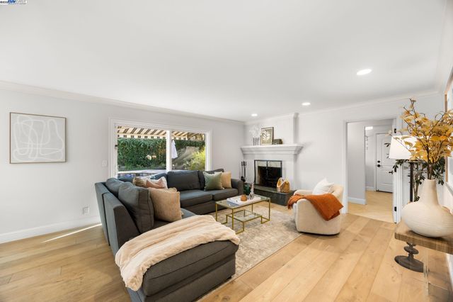 90 Princeton Ct, Danville, CA 94526