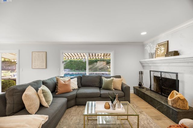 90 Princeton Ct, Danville, CA 94526
