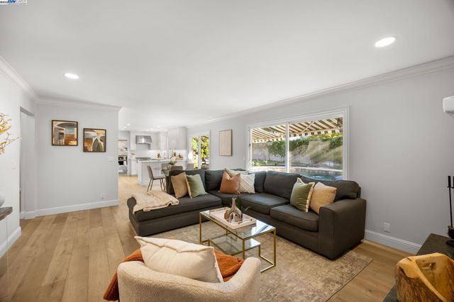 90 Princeton Ct, Danville, CA 94526