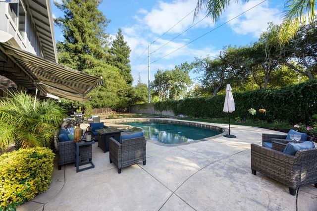 90 Princeton Ct, Danville, CA 94526