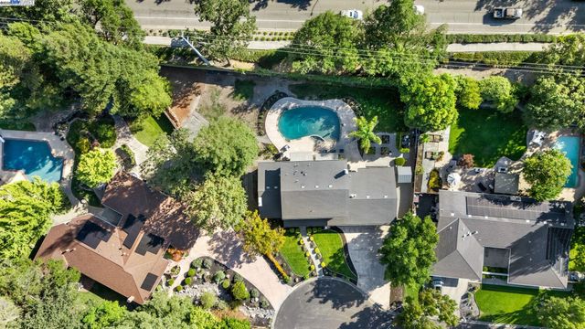 90 Princeton Ct, Danville, CA 94526