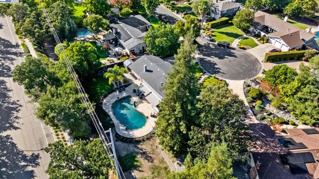 90 Princeton Ct, Danville, CA 94526