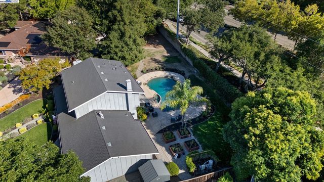 90 Princeton Ct, Danville, CA 94526