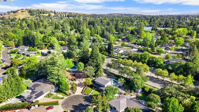 90 Princeton Ct, Danville, CA 94526